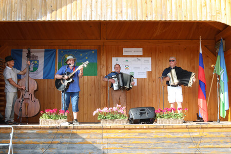 Kulturna prireditev Na lepi Menišiji 28 foto Ljubo Vukelič
